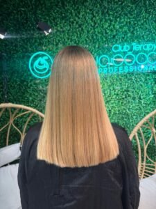 Alisado Hair Therapy de AcquaCoco: Cabello Liso, Brillante y Saludable Si buscas un cabello más liso, sin encrespamiento y con un brillo espectacular, el tratamiento Hair Therapy de AcquaCoco es una de las mejores opciones para transformar tu melena sin renunciar a la salud capilar. ¿Qué es el alisado Hair Therapy de AcquaCoco? Hair Therapy de AcquaCoco es un tratamiento capilar avanzado que combina ingredientes de alta calidad para disciplinar el cabello, eliminar el frizz y aportar una hidratación profunda. A diferencia de otros tratamientos agresivos, su fórmula está diseñada para mejorar la fibra capilar mientras consigue un efecto liso natural y elegante. Este tratamiento actúa desde el interior del cabello, restaurando su estructura y creando una barrera protectora que ayuda a mantener la hidratación y el brillo durante más tiempo. Beneficios del tratamiento Hair Therapy Los resultados son visibles desde la primera aplicación: ✅ Reducción del encrespamiento hasta en los cabellos más rebeldes. ✅ Cabello más liso, suave y fácil de peinar. ✅ Aumento del brillo natural y aspecto saludable. ✅ Hidratación profunda y reparación de la fibra capilar. ✅ Menor tiempo de secado y peinado. ✅ Protección frente a la humedad ambiental. ✅ Movimiento natural sin efecto rígido. ¿Qué resultados podemos conseguir? El tratamiento Hair Therapy de AcquaCoco permite conseguir un cabello disciplinado, sedoso y con un acabado natural. Dependiendo del tipo de cabello, los resultados pueden variar desde una reducción significativa del volumen y el encrespamiento hasta un efecto liso prácticamente perfecto. Es ideal para personas con: Cabello encrespado. Cabello dañado o castigado por tratamientos químicos. Cabello con exceso de volumen. Melenas difíciles de peinar. Cabellos que pierden rápidamente la hidratación. Tras el tratamiento, el cabello luce más sano, brillante y manejable, manteniendo su movimiento natural y una apariencia cuidada durante semanas. ¿Para quién está recomendado? Hair Therapy de AcquaCoco está indicado para todo tipo de cabellos, especialmente para quienes desean olvidarse del frizz, reducir el tiempo de peinado y disfrutar de una melena impecable cada día. Si sueñas con un cabello suave, brillante y perfectamente controlado, el alisado Hair Therapy de AcquaCoco es la solución ideal para recuperar la belleza natural de tu melena y disfrutar de resultados profesionales duraderos. Alisado Hair Therapy, AcquaCoco Hair Therapy, tratamiento antiencrespamiento, alisado profesional, cabello liso y brillante, tratamiento capilar hidratante, eliminar frizz, alisado de larga duración, reparación capilar, tratamiento para cabello dañado. alisado brasileño de acquacoco alisado brasileño de coco alisado brasileño coconut alisado acqua coco precio alisado brasileño cocoa acqua coco alisado amazon acqua coco alisado opiniones acqua coco alisado alisado acqua coco opiniones alisado acqua coco alisado brasileño coco alisado brasileño kativa alisado brasileño kativa kit alisado brasileño keratina alisado brasileño kativa alisado brasileño opiniones keratimask alisado brasileño kativa alisado brasileño instrucciones kativa alisado brasileño donde lo venden kit alisado brasileño kativa post alisado brasileño kareol alisado brasileño alisado brasileño amazon alisado brasileño antes y después alisado brasileño azul alisado brasileño argan alisado brasileño aplicación alisado brasileño arenal alisado brasileño acido hialuronico alisado brasileño aruma alisado brasileño alfaparf alisado brasileño alicante amazon alisado brasileño amazon kativa alisado brasileño apc alisado brasileño alisante kativa alisado brasileño acondicionador para alisado brasileño alisado japones vs alisado brasileño arenal alisado brasileño alisado organico vs alisado brasileño aplicacion alisado brasileño kativa aplicacion de alisado brasileño alisado brasileño barcelona alisado brasileño beneficios alisado brasileño brunette alisado brasileño brazilian alisado brasileño brasil cacau alisado brasileño blonde alisado brasileño brunette kativa alisado brasileño be natural alisado brasileño bodega aurrera alisado brasileño blondette beneficios del alisado brasileño be natural keratimask kit alisado brasileño bk alisado brasileño brasil cacau eco keratin alisado brasileño pack be natural kit de alisado brasileño con keratina btx alisado brasileño be natural alisado brasileño botox alisado brasileño be natural kit de alisado brasileño be natural pack alisado brasileño sin formol alisado brasileño cual es el mejor alisado brasileño cuanto dura alisado brasileño carrefour alisado brasileño como se hace alisado brasileño cerca de mi alisado brasileño casero alisado brasileño con keratina alisado brasileño consum alisado brasileño con formol alisado brasileño cuanto cuesta cuanto dura el alisado brasileño como se aplica el alisado brasileño como se hace el alisado brasileño cual es el alisado brasileño como es el alisado brasileño como aplicar kativa alisado brasileño como se hace el alisado brasileño en casa cuanto cuesta el alisado brasileño como se usa el alisado brasileño como hacer el alisado brasileño alisado brasileño druni alisado brasileño druni opiniones alisado brasileño de kativa alisado brasileño daña el pelo alisado brasileño duración alisado brasileño donde lo venden alisado brasileño dara alisado brasileño de chocolate alisado brasileño de keratina alisado brasileño de kativa precio druni alisado brasileño diferencia entre keratina y alisado brasileño donde venden kativa alisado brasileño donde comprar alisado brasileño druni kativa alisado brasileño damara alisado brasileño dara alisado brasileño diferencia entre alisado brasileño y japones dara profesional alisado brasileño diferencia entre alisado brasileño y marroqui alisado brasileño en casa alisado brasileño es bueno para el pelo alisado brasileño en casa opiniones alisado brasileño es keratina alisado brasileño en que consiste alisado brasileño evans alisado brasileño en caja alisado brasileño es bueno alisado brasileño es termoactivo alisado brasileño es permanente el alisado brasileño tiene formol el alisado brasileño daña el cabello el alisado brasileño es bueno el alisado brasileño en que consiste el alisado brasileño el alisado brasileño se enjuaga el alisado brasileño cuanto dura el mejor alisado brasileño el alisado brasileño se activa con calor efectos secundarios del alisado brasileño alisado brasileño fuengirola alisado brasileño farmatodo alisado brasileño farmacia guadalajara alisado brasileño farmacia alisado brasileño fotos alisado brasileño floractive alisado brasileño fermodyl alisado brasileño floractive marruecos golden plus para peluqueros alisado brasileño formol alisado brasileño fuerte fisioterapia alisado brasileño fotos de alisado brasileño faube alisado brasileño funciona el alisado brasileño de kativa fitoterapia alisado brasileño felps alisado brasileño felps omega zero 500 ml alisado brasileño fotos de kativa alisado brasileño farmatodo alisado brasileño alisado brasileño sin formol alisado brasileño granada alisado brasileño guatemala alisado brasileño garnier alisado brasileño glauci alisado brasileño gold alisado brasileño groupon alisado brasileño glauci paso a paso alisado brasileño gijon alisado brasileño grace unique alisado brasileño getafe glauci alisado brasileño grace alisado brasileño glauci alisado brasileño opiniones garnier alisado brasileño groupon alisado brasileño gold diamond alisado brasileño glauci alisado brasileño precio kativa alisado brasileño farmacia guadalajara alisado brasileño precio guatemala kativa alisado brasileño precio guatemala alisado brasileño hombre alisado brasileño h5 alisado brasileño h5 keratina sin formol kit alisado brasileño happy anne alisado brasileño h5 keratina alisado brasileño h5 keratina sin formol kit 225ml alisado brasileño hidratante kareol alisado brasileño heb alisado brasileño hace daño alisado brasileño huelva h5 alisado brasileño happy anne #superalisado kit alisado brasileño happy anne alisado brasileño han retirado kativa alisado brasileño hf pro alisado brasileño historia del alisado brasileño como hacer un alisado brasileño paso a paso alisado brasileño irun alisado brasileño instrucciones alisado brasileño inkafarma alisado brasileño ingredientes alisado brasileño inoar alisado brasileño imagen alisado brasileño italian max alisado brasileño io planet opiniones alisado brasileño.insuficiencia renal alisado brasileño in english instrucciones kativa alisado brasileño imagen de alisado brasileño ipanema salón expertos en alisado brasileño keratina taninoplastia reseñas inoar alisado brasileño imagen de kativa alisado brasileño instrucciones del alisado brasileño ipanema salón expertos en alisado brasileño keratina taninoplastia fotos ingredientes kativa alisado brasileño ipanema salón expertos en alisado brasileño keratina taninoplastia inkafarma alisado brasileño alisado brasileño japones diferencias alisado brasileño jumbo alisado brasileño japones kativa alisado brasileño jumbo alisado brasileño japonés alisado japones y brasileño diferencias que es mejor alisado japones o brasileño alisado japones brasileño alisado brasileño kativa alisado brasileño kativa contraindicaciones alisado brasileño keratina alisado brasileño kativa paso a paso alisado brasileño kativa primor alisado brasileño keratimask alisado brasileño kativa druni alisado brasileño kativa como se aplica alisado brasileño kativa opiniones alisado brasileño kativa amazon alisado brasileño lissa alisado brasileño lissa by extreme hair alisado brasileño la brasiliana alisado brasileño let me be alisado brasileño libre de formol alisado brasileño lavado inmediato alisado brasileño luminoliss alisado brasileño lola alisado brasileño lider alisado brasileño liquido lissa alisado brasileño lissa alisado brasileño nanoplastia lissa alisado brasileño paso a paso lissa alisado brasileño nanoplastia rubios lissa alisado brasileño opiniones lissa by extreme hair alisado brasileño lissa alisado brasileño nanoplastia opiniones liquido alisado brasileño luxury alisado brasileño let me be alisado brasileño alisado brasileño mercadona alisado brasileño madrid alisado brasileño mix profesional alisado brasileño malaga alisado brasileño murcia alisado brasileño mercadona precio alisado brasileño marcas alisado brasileño morado alisado brasileño maicao alisado brasileño milano mix profesional alisado brasileño milano cosmetics alisado brasileño 4 onzas milagrosa alisado brasileño milano alisado brasileño mejor alisado brasileño mix profesional alisado brasileño opiniones milano cosmetics alisado brasileño 4 onzas tiene formol mejor alisado brasileño profesional mercadona alisado brasileño milano cosmetics alisado brasileño alisado brasileño nanoplastia alisado brasileño nirvel opiniones alisado brasileño natural kativa alisado brasileño naranja alisado brasileño natural alisado brasileño nirvel alisado brasileño new you alisado brasileño normal alisado brasileño negro alisado brasileño nanoplastia lissa nanoplastia alisado brasileño new you alisado brasileño nirvel alisado brasileño novex alisado brasileño nanoplastia floractive alisado brasileño organico playas en tijuana nirvel alisado brasileño con glioxilico nanoplastia lissa alisado brasileño nuevo alisado brasileño nanoplastia vs alisado brasileño nanoplastia o alisado brasileño cual es mejor alisado brasileño brasileño alisado brasileño de pelo alisado brasileño profesional alisado brasileño organico alisado brasileño o keratina alisado brasileño opiniones alisado brasileño o japones alisado brasileño o taninoplastia alisado brasileño onix alisado brasileño original alisado brasileño organico sin formol alisado brasileño onix modo de uso alisado brasileño o nanoplastia opiniones kativa alisado brasileño onix alisado brasileño opiniones de vegliss alisado brasileño de queratina vegetal opiniones de keratimask kit alisado brasileño opiniones de balayage boadilla del monte alisado brasileño opiniones alisado brasileño oferta de alisado brasileño organix kit alisado brasileño straight kativa onix deluxe alisado brasileño opiniones de diseño de cejas pamplona alisado brasileño alisado brasileño primor alisado brasileño precio alisado brasileño precio peluqueria alisado brasileño peluquería alisado brasileño paso a paso alisado brasileño primaprix alisado brasileño pelo teñido alisado brasileño peluquería y estética alisado brasileño primor opiniones primor alisado brasileño producto alisado brasileño precio del alisado brasileño precio de kativa alisado brasileño post alisado brasileño kativa primont alisado brasileño productos para alisado brasileño post alisado brasileño primont liso total alisado brasileño para que sirve el alisado brasileño alisado brasileño que es alisado brasileño quema el pelo alisado brasileño que tan bueno es alisado brasileño que contiene alisado brasileño que tiempo dura alisado brasileño quito alisado brasileño que tal es alisado brasileño que hace alisado brasileño para que sirve alisado brasileño para que tipo de cabello que es el alisado brasileño que champú usar después de un alisado brasileño que tan bueno es el alisado brasileño que contiene el alisado brasileño que es mejor alisado brasileño o keratina que tiempo dura el alisado brasileño que tan bueno es el alisado brasileño kativa que tal.es el alisado brasileño que precio tiene el alisado brasileño que es kativa alisado brasileño alisado brasileño rosario alisado brasileño rosado alisado brasileño resultados alisado brasileño republica dominicana alisado brasileño rubio alisado brasileño richee alisado brasileño recamier alisado brasileño recomendaciones alisado brasileño reseñas alisado brasileño reparador kareol recamier alisado brasileño reseñas de kativa alisado brasileño recamier keratina alisado brasileño resultados del alisado brasileño resultado alisado brasileño kativa retirada kativa alisado brasileño retoque de alisado brasileño kit alisado brasileño reparador kareol kativa alisado brasileño precio costa rica alisado brasileño sin plancha alisado brasileño santander alisado brasileño sin formol opiniones alisado brasileño super selectos alisado brasileño super salon alisado brasileño select one alisado brasileño shampoo alisado brasileño sin formol primont alisado brasileño style keratin shampoo alisado brasileño shampoo sin sal para alisado brasileño shampoo para alisado brasileño shampoo post alisado brasileño style keratin tratamiento intensivo alisado brasileño es bueno style keratin alisado brasileño como se aplica shampoo kativa alisado brasileño straightening mask kativa alisado brasileño shampoo kativa post alisado brasileño super alisado brasileño alisado brasileño tiene formol alisado brasileño tia alisado brasileño tottus alisado brasileño termoactivo alisado brasileño tenerife alisado brasileño tratamiento alisado brasileño tratamiento intensivo alisado brasileño target alisado brasileño tarragona alisado brasileño thader pharma opiniones tratamiento intensivo alisado brasileño tratamiento intensivo alisado brasileño style keratin tratamiento alisado brasileño tratamiento kativa de alisado brasileño tratamiento kativa de alisado brasileño 1 pza tratamiento intensivo alisado brasileño como se aplica tratamiento capilar kativa kit alisado brasileño tijuca alisado brasileño the new alisado brasileño tinte alisado brasileño alisado brasileño un solo paso alisado brasileño unimarc alisado brasileño uso alisado brasileño unika alisado brasileño usa alisado brasileño unique alisado brasileño como usar kativa alisado brasileño uso alisado brasileño kativa como usar un alisado brasileño cuanto dura un alisado brasileño cuanto cuesta un alisado brasileño como hacer un alisado brasileño como aplicar un alisado brasileño como usar kativa alisado brasileño como hacer un alisado brasileño en casa como se hace un alisado brasileño alisado brasileño vegliss alisado brasileño vegano alisado brasileño valencia alisado brasileño vegliss opiniones alisado brasileño vigo alisado brasileño vs keratina alisado brasileño valladolid alisado brasileño verde alisado brasileño vegano kativa alisado brasileño vs alisado japones veg liss alisado brasileño veg liss alisado brasileño opiniones vegliss alisado brasileño de keratina vegetal ventajas y desventajas del alisado brasileño video de alisado brasileño video kativa alisado brasileño vitane alisado brasileño ventajas del alisado brasileño valor alisado brasileño vegliss alisado brasileño vegetal alisado brasileño walmart alisado brasileño walgreens alisado brasileño wella kativa alisado brasileño walmart alisado brasileño precio walmart kativa alisado brasileño walgreens alisado brasileño floractive w one nano protein 1 x 1l wow alisado brasileño alisado brasileño en españa walmart alisado brasileño walmart com mx kativa alisado brasileño walmart kativa alisado brasileño walmart com mx alisado brasileño alisado brasileño xq alisado brasileño xpress alisado brasileño xikliss alisado brasileño xpress kativa keratin alisado brasileño xpress kativa alisado brasileño xtreme care kativa alisado brasileño xpress keratin vegetal kativa alisado brasileño xpress opiniones kativa alisado brasileño xtra shine keratin alisado brasileño xpress de kativa xikliss alisado brasileño alisado brasileño liso total x200 ml primont kativa keratin alisado brasileño xpress kit alisado brasileño vegano xpress doble keratina kativa keratin kit alisado brasileño xpress kativa kit alisado brasileño vegano xpress doble keratina alisado brasileño y keratina es lo mismo alisado brasileño y tinte alisado brasileño y japones diferencias alisado brasileño y organico alisado brasileño yamaliss alisado brasileño y lactancia alisado brasileño yama alisado brasileño y japones alisado brasileño y keratina diferencia yamaliss alisado brasileño yamaliss alisado brasileño como se aplica yama alisado brasileño youtube alisado brasileño kativa youtube alisado brasileño diferencia entre nanoplastia y alisado brasileño champú y acondicionador alisado brasileño alisado brasileño zaragoza alisado brasileno set za ravnanje kose kativa alisado brasileno zestaw do keratynowego prostowania włosów kativa alisado brasileno set za ravnanje kose peglom kativa alisado brasileno zestaw do keratynowego prostowania włosów dla blondynek kativa alisado brasileno zestaw do keratynowego prostowania włosów dla brunetek alisado brasileño ofertas alisado brasileño comprar alisado brasileño mujer alisado brasileño precios alisado brasileño 6 meses alisado brasileño 1 paso alisado brasileño barato alisado brasileño 12 semanas alisado brasileño 14 semanas alisado brasilero 1 litro alisado brasileño 100 dias alisado brasileño 1 año alisado brasileño kativa 12 semanas kativa alisado brasileño 14 semanas kit kativa alisado brasileño 12 semanas alisado brasileño kativa natural kit 1 un kativa kit alisado brasileño hialurónico sin formol 150 ml alisado brasileño profesional brazilian keratin 1000ml be natural kit alisado brasileño keratimask sin formol 150 ml kit alisado brasileño sin formol kativa liso por 10 semanas kativa kit alisado brasileño kativa keratina y argán 145ml kareol alisado brasileño hidratante todo tipo de cabello 12 semanas alisado brasileño 24k gold alisado brasileño 24 semanas alisado brasileño 2 pasos kativa alisado brasileño 225 ml kativa alisado brasileño 2 kareol alisado brasileño 227ml alisado brasileño royal gold 24k kativa sin formol alisado brasileño 225gr kit alisado brasileño kativa 225 ml alisado brasileno straightening kit 225 ml kativa kit alisado brasileño original 225g alisado lixplex 2 en 1 real brasileño alisado brasileño 3d alisado brasileño 3 pasos alisado brasilero cristal 3d alisado organico 3d brasileño shampoo post alisado brasileño 355 ml kativa kativa nuevo post alisado brasileño 3 productos alisado brasileño 24k shampoo kativa post alisado brasileño 355 ml kit de alisado brasileño brasil cacau eco keratin 3x110ml kit de alisado brasileño smoothing protein cadiveu brasil cacau (3x110ml) alisado brasileño baratos kativa alisado brasileño potion 4 alisado brasileño pack kativa alisado brasileño premium ácido hialuronico potion 4 alisado brasileño 6d kativa alisado brasileño profesional lote 6 piezas unisex alisado 6 meses alisado brasileno precio La historia de ACQUACÔCO ACQUACÔCO Professional es una marca especializada en tratamientos capilares profesionales que nació con el objetivo de ofrecer soluciones innovadoras para el cuidado, la recuperación y el alisado del cabello. La filosofía de la marca se basa en combinar tecnología cosmética avanzada con los beneficios naturales del coco, desarrollando fórmulas pensadas tanto para profesionales de la peluquería como para quienes buscan mantener un cabello sano y brillante en casa. [acquacocousa.com], [acquacocousa.com] Según la información de la marca, ACQUACÔCO comenzó identificando las necesidades reales de los profesionales de la belleza y las limitaciones de muchos tratamientos capilares tradicionales. A partir de esa experiencia se desarrollaron productos orientados a reparar, hidratar, nutrir y embellecer el cabello sin comprometer su salud. [acquacocousa.com] Ventajas de los productos ACQUACÔCO 1. Fórmulas enriquecidas con coco Todos los productos están elaborados con agua de coco y pulpa de coco verde, ingredientes conocidos por su capacidad hidratante y nutritiva para el cabello. [acquacocousa.com] 2. Hidratación profunda El aceite de coco presente en sus fórmulas ayuda a retener la humedad, reduciendo la sequedad y mejorando la suavidad de la fibra capilar. [acquacocousa.com] 3. Mayor brillo y sedosidad Los tratamientos están diseñados para devolver luminosidad al cabello apagado, consiguiendo un acabado más brillante, sedoso y saludable. [acquacocousa.com] 4. Reparación del cabello dañado La línea incluye tratamientos Detox, Post Química y Blond Solution, enfocados en recuperar cabellos sometidos a coloraciones, decoloraciones o procesos químicos intensivos. [acquacoco.com], [acquacocousa.com] 5. Alisado profesional sin formaldehído Uno de sus productos estrella es el sistema de Detox, Terapia y Alisado, desarrollado sin formaldehído y capaz de proporcionar un alisado eficaz mientras hidrata y repara la fibra capilar. [acquacocousa.com] 6. Versatilidad para diferentes tipos de cabello Sus tratamientos pueden aplicarse en cabellos lisos, ondulados, rizados, afro, teñidos o decolorados, adaptándose a distintas necesidades capilares. [acquacocousa.com] 7. Resultados profesionales La marca está orientada al sector profesional de la peluquería, ofreciendo protocolos específicos para tratamientos de nutrición, reconstrucción, cauterización y mantenimiento del cabello. [acquacocousa.com], [acquacocousa.com] ¿Por qué elegir ACQUACÔCO? ACQUACÔCO destaca por combinar ingredientes naturales derivados del coco con tecnología cosmética profesional, ofreciendo tratamientos que no solo mejoran la estética del cabello, sino que también contribuyen a su recuperación, hidratación y fortalecimiento desde el interior. [acquacocousa.com], [acquacocousa.com] Resultado: un cabello más sano, brillante, fuerte, suave y protegido frente a las agresiones químicas y ambientales. [acquacocousa.com]