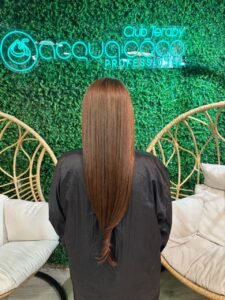 Alisado Hair Therapy de AcquaCoco: Cabello Liso, Brillante y Saludable Si buscas un cabello más liso, sin encrespamiento y con un brillo espectacular, el tratamiento Hair Therapy de AcquaCoco es una de las mejores opciones para transformar tu melena sin renunciar a la salud capilar. ¿Qué es el alisado Hair Therapy de AcquaCoco? Hair Therapy de AcquaCoco es un tratamiento capilar avanzado que combina ingredientes de alta calidad para disciplinar el cabello, eliminar el frizz y aportar una hidratación profunda. A diferencia de otros tratamientos agresivos, su fórmula está diseñada para mejorar la fibra capilar mientras consigue un efecto liso natural y elegante. Este tratamiento actúa desde el interior del cabello, restaurando su estructura y creando una barrera protectora que ayuda a mantener la hidratación y el brillo durante más tiempo. Beneficios del tratamiento Hair Therapy Los resultados son visibles desde la primera aplicación: ✅ Reducción del encrespamiento hasta en los cabellos más rebeldes. ✅ Cabello más liso, suave y fácil de peinar. ✅ Aumento del brillo natural y aspecto saludable. ✅ Hidratación profunda y reparación de la fibra capilar. ✅ Menor tiempo de secado y peinado. ✅ Protección frente a la humedad ambiental. ✅ Movimiento natural sin efecto rígido. ¿Qué resultados podemos conseguir? El tratamiento Hair Therapy de AcquaCoco permite conseguir un cabello disciplinado, sedoso y con un acabado natural. Dependiendo del tipo de cabello, los resultados pueden variar desde una reducción significativa del volumen y el encrespamiento hasta un efecto liso prácticamente perfecto. Es ideal para personas con: Cabello encrespado. Cabello dañado o castigado por tratamientos químicos. Cabello con exceso de volumen. Melenas difíciles de peinar. Cabellos que pierden rápidamente la hidratación. Tras el tratamiento, el cabello luce más sano, brillante y manejable, manteniendo su movimiento natural y una apariencia cuidada durante semanas. ¿Para quién está recomendado? Hair Therapy de AcquaCoco está indicado para todo tipo de cabellos, especialmente para quienes desean olvidarse del frizz, reducir el tiempo de peinado y disfrutar de una melena impecable cada día. Si sueñas con un cabello suave, brillante y perfectamente controlado, el alisado Hair Therapy de AcquaCoco es la solución ideal para recuperar la belleza natural de tu melena y disfrutar de resultados profesionales duraderos. Alisado Hair Therapy, AcquaCoco Hair Therapy, tratamiento antiencrespamiento, alisado profesional, cabello liso y brillante, tratamiento capilar hidratante, eliminar frizz, alisado de larga duración, reparación capilar, tratamiento para cabello dañado. alisado brasileño de acquacoco alisado brasileño de coco alisado brasileño coconut alisado acqua coco precio alisado brasileño cocoa acqua coco alisado amazon acqua coco alisado opiniones acqua coco alisado alisado acqua coco opiniones alisado acqua coco alisado brasileño coco alisado brasileño kativa alisado brasileño kativa kit alisado brasileño keratina alisado brasileño kativa alisado brasileño opiniones keratimask alisado brasileño kativa alisado brasileño instrucciones kativa alisado brasileño donde lo venden kit alisado brasileño kativa post alisado brasileño kareol alisado brasileño alisado brasileño amazon alisado brasileño antes y después alisado brasileño azul alisado brasileño argan alisado brasileño aplicación alisado brasileño arenal alisado brasileño acido hialuronico alisado brasileño aruma alisado brasileño alfaparf alisado brasileño alicante amazon alisado brasileño amazon kativa alisado brasileño apc alisado brasileño alisante kativa alisado brasileño acondicionador para alisado brasileño alisado japones vs alisado brasileño arenal alisado brasileño alisado organico vs alisado brasileño aplicacion alisado brasileño kativa aplicacion de alisado brasileño alisado brasileño barcelona alisado brasileño beneficios alisado brasileño brunette alisado brasileño brazilian alisado brasileño brasil cacau alisado brasileño blonde alisado brasileño brunette kativa alisado brasileño be natural alisado brasileño bodega aurrera alisado brasileño blondette beneficios del alisado brasileño be natural keratimask kit alisado brasileño bk alisado brasileño brasil cacau eco keratin alisado brasileño pack be natural kit de alisado brasileño con keratina btx alisado brasileño be natural alisado brasileño botox alisado brasileño be natural kit de alisado brasileño be natural pack alisado brasileño sin formol alisado brasileño cual es el mejor alisado brasileño cuanto dura alisado brasileño carrefour alisado brasileño como se hace alisado brasileño cerca de mi alisado brasileño casero alisado brasileño con keratina alisado brasileño consum alisado brasileño con formol alisado brasileño cuanto cuesta cuanto dura el alisado brasileño como se aplica el alisado brasileño como se hace el alisado brasileño cual es el alisado brasileño como es el alisado brasileño como aplicar kativa alisado brasileño como se hace el alisado brasileño en casa cuanto cuesta el alisado brasileño como se usa el alisado brasileño como hacer el alisado brasileño alisado brasileño druni alisado brasileño druni opiniones alisado brasileño de kativa alisado brasileño daña el pelo alisado brasileño duración alisado brasileño donde lo venden alisado brasileño dara alisado brasileño de chocolate alisado brasileño de keratina alisado brasileño de kativa precio druni alisado brasileño diferencia entre keratina y alisado brasileño donde venden kativa alisado brasileño donde comprar alisado brasileño druni kativa alisado brasileño damara alisado brasileño dara alisado brasileño diferencia entre alisado brasileño y japones dara profesional alisado brasileño diferencia entre alisado brasileño y marroqui alisado brasileño en casa alisado brasileño es bueno para el pelo alisado brasileño en casa opiniones alisado brasileño es keratina alisado brasileño en que consiste alisado brasileño evans alisado brasileño en caja alisado brasileño es bueno alisado brasileño es termoactivo alisado brasileño es permanente el alisado brasileño tiene formol el alisado brasileño daña el cabello el alisado brasileño es bueno el alisado brasileño en que consiste el alisado brasileño el alisado brasileño se enjuaga el alisado brasileño cuanto dura el mejor alisado brasileño el alisado brasileño se activa con calor efectos secundarios del alisado brasileño alisado brasileño fuengirola alisado brasileño farmatodo alisado brasileño farmacia guadalajara alisado brasileño farmacia alisado brasileño fotos alisado brasileño floractive alisado brasileño fermodyl alisado brasileño floractive marruecos golden plus para peluqueros alisado brasileño formol alisado brasileño fuerte fisioterapia alisado brasileño fotos de alisado brasileño faube alisado brasileño funciona el alisado brasileño de kativa fitoterapia alisado brasileño felps alisado brasileño felps omega zero 500 ml alisado brasileño fotos de kativa alisado brasileño farmatodo alisado brasileño alisado brasileño sin formol alisado brasileño granada alisado brasileño guatemala alisado brasileño garnier alisado brasileño glauci alisado brasileño gold alisado brasileño groupon alisado brasileño glauci paso a paso alisado brasileño gijon alisado brasileño grace unique alisado brasileño getafe glauci alisado brasileño grace alisado brasileño glauci alisado brasileño opiniones garnier alisado brasileño groupon alisado brasileño gold diamond alisado brasileño glauci alisado brasileño precio kativa alisado brasileño farmacia guadalajara alisado brasileño precio guatemala kativa alisado brasileño precio guatemala alisado brasileño hombre alisado brasileño h5 alisado brasileño h5 keratina sin formol kit alisado brasileño happy anne alisado brasileño h5 keratina alisado brasileño h5 keratina sin formol kit 225ml alisado brasileño hidratante kareol alisado brasileño heb alisado brasileño hace daño alisado brasileño huelva h5 alisado brasileño happy anne #superalisado kit alisado brasileño happy anne alisado brasileño han retirado kativa alisado brasileño hf pro alisado brasileño historia del alisado brasileño como hacer un alisado brasileño paso a paso alisado brasileño irun alisado brasileño instrucciones alisado brasileño inkafarma alisado brasileño ingredientes alisado brasileño inoar alisado brasileño imagen alisado brasileño italian max alisado brasileño io planet opiniones alisado brasileño.insuficiencia renal alisado brasileño in english instrucciones kativa alisado brasileño imagen de alisado brasileño ipanema salón expertos en alisado brasileño keratina taninoplastia reseñas inoar alisado brasileño imagen de kativa alisado brasileño instrucciones del alisado brasileño ipanema salón expertos en alisado brasileño keratina taninoplastia fotos ingredientes kativa alisado brasileño ipanema salón expertos en alisado brasileño keratina taninoplastia inkafarma alisado brasileño alisado brasileño japones diferencias alisado brasileño jumbo alisado brasileño japones kativa alisado brasileño jumbo alisado brasileño japonés alisado japones y brasileño diferencias que es mejor alisado japones o brasileño alisado japones brasileño alisado brasileño kativa alisado brasileño kativa contraindicaciones alisado brasileño keratina alisado brasileño kativa paso a paso alisado brasileño kativa primor alisado brasileño keratimask alisado brasileño kativa druni alisado brasileño kativa como se aplica alisado brasileño kativa opiniones alisado brasileño kativa amazon alisado brasileño lissa alisado brasileño lissa by extreme hair alisado brasileño la brasiliana alisado brasileño let me be alisado brasileño libre de formol alisado brasileño lavado inmediato alisado brasileño luminoliss alisado brasileño lola alisado brasileño lider alisado brasileño liquido lissa alisado brasileño lissa alisado brasileño nanoplastia lissa alisado brasileño paso a paso lissa alisado brasileño nanoplastia rubios lissa alisado brasileño opiniones lissa by extreme hair alisado brasileño lissa alisado brasileño nanoplastia opiniones liquido alisado brasileño luxury alisado brasileño let me be alisado brasileño alisado brasileño mercadona alisado brasileño madrid alisado brasileño mix profesional alisado brasileño malaga alisado brasileño murcia alisado brasileño mercadona precio alisado brasileño marcas alisado brasileño morado alisado brasileño maicao alisado brasileño milano mix profesional alisado brasileño milano cosmetics alisado brasileño 4 onzas milagrosa alisado brasileño milano alisado brasileño mejor alisado brasileño mix profesional alisado brasileño opiniones milano cosmetics alisado brasileño 4 onzas tiene formol mejor alisado brasileño profesional mercadona alisado brasileño milano cosmetics alisado brasileño alisado brasileño nanoplastia alisado brasileño nirvel opiniones alisado brasileño natural kativa alisado brasileño naranja alisado brasileño natural alisado brasileño nirvel alisado brasileño new you alisado brasileño normal alisado brasileño negro alisado brasileño nanoplastia lissa nanoplastia alisado brasileño new you alisado brasileño nirvel alisado brasileño novex alisado brasileño nanoplastia floractive alisado brasileño organico playas en tijuana nirvel alisado brasileño con glioxilico nanoplastia lissa alisado brasileño nuevo alisado brasileño nanoplastia vs alisado brasileño nanoplastia o alisado brasileño cual es mejor alisado brasileño brasileño alisado brasileño de pelo alisado brasileño profesional alisado brasileño organico alisado brasileño o keratina alisado brasileño opiniones alisado brasileño o japones alisado brasileño o taninoplastia alisado brasileño onix alisado brasileño original alisado brasileño organico sin formol alisado brasileño onix modo de uso alisado brasileño o nanoplastia opiniones kativa alisado brasileño onix alisado brasileño opiniones de vegliss alisado brasileño de queratina vegetal opiniones de keratimask kit alisado brasileño opiniones de balayage boadilla del monte alisado brasileño opiniones alisado brasileño oferta de alisado brasileño organix kit alisado brasileño straight kativa onix deluxe alisado brasileño opiniones de diseño de cejas pamplona alisado brasileño alisado brasileño primor alisado brasileño precio alisado brasileño precio peluqueria alisado brasileño peluquería alisado brasileño paso a paso alisado brasileño primaprix alisado brasileño pelo teñido alisado brasileño peluquería y estética alisado brasileño primor opiniones primor alisado brasileño producto alisado brasileño precio del alisado brasileño precio de kativa alisado brasileño post alisado brasileño kativa primont alisado brasileño productos para alisado brasileño post alisado brasileño primont liso total alisado brasileño para que sirve el alisado brasileño alisado brasileño que es alisado brasileño quema el pelo alisado brasileño que tan bueno es alisado brasileño que contiene alisado brasileño que tiempo dura alisado brasileño quito alisado brasileño que tal es alisado brasileño que hace alisado brasileño para que sirve alisado brasileño para que tipo de cabello que es el alisado brasileño que champú usar después de un alisado brasileño que tan bueno es el alisado brasileño que contiene el alisado brasileño que es mejor alisado brasileño o keratina que tiempo dura el alisado brasileño que tan bueno es el alisado brasileño kativa que tal.es el alisado brasileño que precio tiene el alisado brasileño que es kativa alisado brasileño alisado brasileño rosario alisado brasileño rosado alisado brasileño resultados alisado brasileño republica dominicana alisado brasileño rubio alisado brasileño richee alisado brasileño recamier alisado brasileño recomendaciones alisado brasileño reseñas alisado brasileño reparador kareol recamier alisado brasileño reseñas de kativa alisado brasileño recamier keratina alisado brasileño resultados del alisado brasileño resultado alisado brasileño kativa retirada kativa alisado brasileño retoque de alisado brasileño kit alisado brasileño reparador kareol kativa alisado brasileño precio costa rica alisado brasileño sin plancha alisado brasileño santander alisado brasileño sin formol opiniones alisado brasileño super selectos alisado brasileño super salon alisado brasileño select one alisado brasileño shampoo alisado brasileño sin formol primont alisado brasileño style keratin shampoo alisado brasileño shampoo sin sal para alisado brasileño shampoo para alisado brasileño shampoo post alisado brasileño style keratin tratamiento intensivo alisado brasileño es bueno style keratin alisado brasileño como se aplica shampoo kativa alisado brasileño straightening mask kativa alisado brasileño shampoo kativa post alisado brasileño super alisado brasileño alisado brasileño tiene formol alisado brasileño tia alisado brasileño tottus alisado brasileño termoactivo alisado brasileño tenerife alisado brasileño tratamiento alisado brasileño tratamiento intensivo alisado brasileño target alisado brasileño tarragona alisado brasileño thader pharma opiniones tratamiento intensivo alisado brasileño tratamiento intensivo alisado brasileño style keratin tratamiento alisado brasileño tratamiento kativa de alisado brasileño tratamiento kativa de alisado brasileño 1 pza tratamiento intensivo alisado brasileño como se aplica tratamiento capilar kativa kit alisado brasileño tijuca alisado brasileño the new alisado brasileño tinte alisado brasileño alisado brasileño un solo paso alisado brasileño unimarc alisado brasileño uso alisado brasileño unika alisado brasileño usa alisado brasileño unique alisado brasileño como usar kativa alisado brasileño uso alisado brasileño kativa como usar un alisado brasileño cuanto dura un alisado brasileño cuanto cuesta un alisado brasileño como hacer un alisado brasileño como aplicar un alisado brasileño como usar kativa alisado brasileño como hacer un alisado brasileño en casa como se hace un alisado brasileño alisado brasileño vegliss alisado brasileño vegano alisado brasileño valencia alisado brasileño vegliss opiniones alisado brasileño vigo alisado brasileño vs keratina alisado brasileño valladolid alisado brasileño verde alisado brasileño vegano kativa alisado brasileño vs alisado japones veg liss alisado brasileño veg liss alisado brasileño opiniones vegliss alisado brasileño de keratina vegetal ventajas y desventajas del alisado brasileño video de alisado brasileño video kativa alisado brasileño vitane alisado brasileño ventajas del alisado brasileño valor alisado brasileño vegliss alisado brasileño vegetal alisado brasileño walmart alisado brasileño walgreens alisado brasileño wella kativa alisado brasileño walmart alisado brasileño precio walmart kativa alisado brasileño walgreens alisado brasileño floractive w one nano protein 1 x 1l wow alisado brasileño alisado brasileño en españa walmart alisado brasileño walmart com mx kativa alisado brasileño walmart kativa alisado brasileño walmart com mx alisado brasileño alisado brasileño xq alisado brasileño xpress alisado brasileño xikliss alisado brasileño xpress kativa keratin alisado brasileño xpress kativa alisado brasileño xtreme care kativa alisado brasileño xpress keratin vegetal kativa alisado brasileño xpress opiniones kativa alisado brasileño xtra shine keratin alisado brasileño xpress de kativa xikliss alisado brasileño alisado brasileño liso total x200 ml primont kativa keratin alisado brasileño xpress kit alisado brasileño vegano xpress doble keratina kativa keratin kit alisado brasileño xpress kativa kit alisado brasileño vegano xpress doble keratina alisado brasileño y keratina es lo mismo alisado brasileño y tinte alisado brasileño y japones diferencias alisado brasileño y organico alisado brasileño yamaliss alisado brasileño y lactancia alisado brasileño yama alisado brasileño y japones alisado brasileño y keratina diferencia yamaliss alisado brasileño yamaliss alisado brasileño como se aplica yama alisado brasileño youtube alisado brasileño kativa youtube alisado brasileño diferencia entre nanoplastia y alisado brasileño champú y acondicionador alisado brasileño alisado brasileño zaragoza alisado brasileno set za ravnanje kose kativa alisado brasileno zestaw do keratynowego prostowania włosów kativa alisado brasileno set za ravnanje kose peglom kativa alisado brasileno zestaw do keratynowego prostowania włosów dla blondynek kativa alisado brasileno zestaw do keratynowego prostowania włosów dla brunetek alisado brasileño ofertas alisado brasileño comprar alisado brasileño mujer alisado brasileño precios alisado brasileño 6 meses alisado brasileño 1 paso alisado brasileño barato alisado brasileño 12 semanas alisado brasileño 14 semanas alisado brasilero 1 litro alisado brasileño 100 dias alisado brasileño 1 año alisado brasileño kativa 12 semanas kativa alisado brasileño 14 semanas kit kativa alisado brasileño 12 semanas alisado brasileño kativa natural kit 1 un kativa kit alisado brasileño hialurónico sin formol 150 ml alisado brasileño profesional brazilian keratin 1000ml be natural kit alisado brasileño keratimask sin formol 150 ml kit alisado brasileño sin formol kativa liso por 10 semanas kativa kit alisado brasileño kativa keratina y argán 145ml kareol alisado brasileño hidratante todo tipo de cabello 12 semanas alisado brasileño 24k gold alisado brasileño 24 semanas alisado brasileño 2 pasos kativa alisado brasileño 225 ml kativa alisado brasileño 2 kareol alisado brasileño 227ml alisado brasileño royal gold 24k kativa sin formol alisado brasileño 225gr kit alisado brasileño kativa 225 ml alisado brasileno straightening kit 225 ml kativa kit alisado brasileño original 225g alisado lixplex 2 en 1 real brasileño alisado brasileño 3d alisado brasileño 3 pasos alisado brasilero cristal 3d alisado organico 3d brasileño shampoo post alisado brasileño 355 ml kativa kativa nuevo post alisado brasileño 3 productos alisado brasileño 24k shampoo kativa post alisado brasileño 355 ml kit de alisado brasileño brasil cacau eco keratin 3x110ml kit de alisado brasileño smoothing protein cadiveu brasil cacau (3x110ml) alisado brasileño baratos kativa alisado brasileño potion 4 alisado brasileño pack kativa alisado brasileño premium ácido hialuronico potion 4 alisado brasileño 6d kativa alisado brasileño profesional lote 6 piezas unisex alisado 6 meses alisado brasileno precio La historia de ACQUACÔCO ACQUACÔCO Professional es una marca especializada en tratamientos capilares profesionales que nació con el objetivo de ofrecer soluciones innovadoras para el cuidado, la recuperación y el alisado del cabello. La filosofía de la marca se basa en combinar tecnología cosmética avanzada con los beneficios naturales del coco, desarrollando fórmulas pensadas tanto para profesionales de la peluquería como para quienes buscan mantener un cabello sano y brillante en casa. [acquacocousa.com], [acquacocousa.com] Según la información de la marca, ACQUACÔCO comenzó identificando las necesidades reales de los profesionales de la belleza y las limitaciones de muchos tratamientos capilares tradicionales. A partir de esa experiencia se desarrollaron productos orientados a reparar, hidratar, nutrir y embellecer el cabello sin comprometer su salud. [acquacocousa.com] Ventajas de los productos ACQUACÔCO 1. Fórmulas enriquecidas con coco Todos los productos están elaborados con agua de coco y pulpa de coco verde, ingredientes conocidos por su capacidad hidratante y nutritiva para el cabello. [acquacocousa.com] 2. Hidratación profunda El aceite de coco presente en sus fórmulas ayuda a retener la humedad, reduciendo la sequedad y mejorando la suavidad de la fibra capilar. [acquacocousa.com] 3. Mayor brillo y sedosidad Los tratamientos están diseñados para devolver luminosidad al cabello apagado, consiguiendo un acabado más brillante, sedoso y saludable. [acquacocousa.com] 4. Reparación del cabello dañado La línea incluye tratamientos Detox, Post Química y Blond Solution, enfocados en recuperar cabellos sometidos a coloraciones, decoloraciones o procesos químicos intensivos. [acquacoco.com], [acquacocousa.com] 5. Alisado profesional sin formaldehído Uno de sus productos estrella es el sistema de Detox, Terapia y Alisado, desarrollado sin formaldehído y capaz de proporcionar un alisado eficaz mientras hidrata y repara la fibra capilar. [acquacocousa.com] 6. Versatilidad para diferentes tipos de cabello Sus tratamientos pueden aplicarse en cabellos lisos, ondulados, rizados, afro, teñidos o decolorados, adaptándose a distintas necesidades capilares. [acquacocousa.com] 7. Resultados profesionales La marca está orientada al sector profesional de la peluquería, ofreciendo protocolos específicos para tratamientos de nutrición, reconstrucción, cauterización y mantenimiento del cabello. [acquacocousa.com], [acquacocousa.com] ¿Por qué elegir ACQUACÔCO? ACQUACÔCO destaca por combinar ingredientes naturales derivados del coco con tecnología cosmética profesional, ofreciendo tratamientos que no solo mejoran la estética del cabello, sino que también contribuyen a su recuperación, hidratación y fortalecimiento desde el interior. [acquacocousa.com], [acquacocousa.com] Resultado: un cabello más sano, brillante, fuerte, suave y protegido frente a las agresiones químicas y ambientales. [acquacocousa.com]