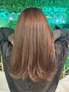 Alisado Hair Therapy de AcquaCoco: Cabello Liso, Brillante y Saludable Si buscas un cabello más liso, sin encrespamiento y con un brillo espectacular, el tratamiento Hair Therapy de AcquaCoco es una de las mejores opciones para transformar tu melena sin renunciar a la salud capilar. ¿Qué es el alisado Hair Therapy de AcquaCoco? Hair Therapy de AcquaCoco es un tratamiento capilar avanzado que combina ingredientes de alta calidad para disciplinar el cabello, eliminar el frizz y aportar una hidratación profunda. A diferencia de otros tratamientos agresivos, su fórmula está diseñada para mejorar la fibra capilar mientras consigue un efecto liso natural y elegante. Este tratamiento actúa desde el interior del cabello, restaurando su estructura y creando una barrera protectora que ayuda a mantener la hidratación y el brillo durante más tiempo. Beneficios del tratamiento Hair Therapy Los resultados son visibles desde la primera aplicación: ✅ Reducción del encrespamiento hasta en los cabellos más rebeldes. ✅ Cabello más liso, suave y fácil de peinar. ✅ Aumento del brillo natural y aspecto saludable. ✅ Hidratación profunda y reparación de la fibra capilar. ✅ Menor tiempo de secado y peinado. ✅ Protección frente a la humedad ambiental. ✅ Movimiento natural sin efecto rígido. ¿Qué resultados podemos conseguir? El tratamiento Hair Therapy de AcquaCoco permite conseguir un cabello disciplinado, sedoso y con un acabado natural. Dependiendo del tipo de cabello, los resultados pueden variar desde una reducción significativa del volumen y el encrespamiento hasta un efecto liso prácticamente perfecto. Es ideal para personas con: Cabello encrespado. Cabello dañado o castigado por tratamientos químicos. Cabello con exceso de volumen. Melenas difíciles de peinar. Cabellos que pierden rápidamente la hidratación. Tras el tratamiento, el cabello luce más sano, brillante y manejable, manteniendo su movimiento natural y una apariencia cuidada durante semanas. ¿Para quién está recomendado? Hair Therapy de AcquaCoco está indicado para todo tipo de cabellos, especialmente para quienes desean olvidarse del frizz, reducir el tiempo de peinado y disfrutar de una melena impecable cada día. Si sueñas con un cabello suave, brillante y perfectamente controlado, el alisado Hair Therapy de AcquaCoco es la solución ideal para recuperar la belleza natural de tu melena y disfrutar de resultados profesionales duraderos. Alisado Hair Therapy, AcquaCoco Hair Therapy, tratamiento antiencrespamiento, alisado profesional, cabello liso y brillante, tratamiento capilar hidratante, eliminar frizz, alisado de larga duración, reparación capilar, tratamiento para cabello dañado. alisado brasileño de acquacoco alisado brasileño de coco alisado brasileño coconut alisado acqua coco precio alisado brasileño cocoa acqua coco alisado amazon acqua coco alisado opiniones acqua coco alisado alisado acqua coco opiniones alisado acqua coco alisado brasileño coco alisado brasileño kativa alisado brasileño kativa kit alisado brasileño keratina alisado brasileño kativa alisado brasileño opiniones keratimask alisado brasileño kativa alisado brasileño instrucciones kativa alisado brasileño donde lo venden kit alisado brasileño kativa post alisado brasileño kareol alisado brasileño alisado brasileño amazon alisado brasileño antes y después alisado brasileño azul alisado brasileño argan alisado brasileño aplicación alisado brasileño arenal alisado brasileño acido hialuronico alisado brasileño aruma alisado brasileño alfaparf alisado brasileño alicante amazon alisado brasileño amazon kativa alisado brasileño apc alisado brasileño alisante kativa alisado brasileño acondicionador para alisado brasileño alisado japones vs alisado brasileño arenal alisado brasileño alisado organico vs alisado brasileño aplicacion alisado brasileño kativa aplicacion de alisado brasileño alisado brasileño barcelona alisado brasileño beneficios alisado brasileño brunette alisado brasileño brazilian alisado brasileño brasil cacau alisado brasileño blonde alisado brasileño brunette kativa alisado brasileño be natural alisado brasileño bodega aurrera alisado brasileño blondette beneficios del alisado brasileño be natural keratimask kit alisado brasileño bk alisado brasileño brasil cacau eco keratin alisado brasileño pack be natural kit de alisado brasileño con keratina btx alisado brasileño be natural alisado brasileño botox alisado brasileño be natural kit de alisado brasileño be natural pack alisado brasileño sin formol alisado brasileño cual es el mejor alisado brasileño cuanto dura alisado brasileño carrefour alisado brasileño como se hace alisado brasileño cerca de mi alisado brasileño casero alisado brasileño con keratina alisado brasileño consum alisado brasileño con formol alisado brasileño cuanto cuesta cuanto dura el alisado brasileño como se aplica el alisado brasileño como se hace el alisado brasileño cual es el alisado brasileño como es el alisado brasileño como aplicar kativa alisado brasileño como se hace el alisado brasileño en casa cuanto cuesta el alisado brasileño como se usa el alisado brasileño como hacer el alisado brasileño alisado brasileño druni alisado brasileño druni opiniones alisado brasileño de kativa alisado brasileño daña el pelo alisado brasileño duración alisado brasileño donde lo venden alisado brasileño dara alisado brasileño de chocolate alisado brasileño de keratina alisado brasileño de kativa precio druni alisado brasileño diferencia entre keratina y alisado brasileño donde venden kativa alisado brasileño donde comprar alisado brasileño druni kativa alisado brasileño damara alisado brasileño dara alisado brasileño diferencia entre alisado brasileño y japones dara profesional alisado brasileño diferencia entre alisado brasileño y marroqui alisado brasileño en casa alisado brasileño es bueno para el pelo alisado brasileño en casa opiniones alisado brasileño es keratina alisado brasileño en que consiste alisado brasileño evans alisado brasileño en caja alisado brasileño es bueno alisado brasileño es termoactivo alisado brasileño es permanente el alisado brasileño tiene formol el alisado brasileño daña el cabello el alisado brasileño es bueno el alisado brasileño en que consiste el alisado brasileño el alisado brasileño se enjuaga el alisado brasileño cuanto dura el mejor alisado brasileño el alisado brasileño se activa con calor efectos secundarios del alisado brasileño alisado brasileño fuengirola alisado brasileño farmatodo alisado brasileño farmacia guadalajara alisado brasileño farmacia alisado brasileño fotos alisado brasileño floractive alisado brasileño fermodyl alisado brasileño floractive marruecos golden plus para peluqueros alisado brasileño formol alisado brasileño fuerte fisioterapia alisado brasileño fotos de alisado brasileño faube alisado brasileño funciona el alisado brasileño de kativa fitoterapia alisado brasileño felps alisado brasileño felps omega zero 500 ml alisado brasileño fotos de kativa alisado brasileño farmatodo alisado brasileño alisado brasileño sin formol alisado brasileño granada alisado brasileño guatemala alisado brasileño garnier alisado brasileño glauci alisado brasileño gold alisado brasileño groupon alisado brasileño glauci paso a paso alisado brasileño gijon alisado brasileño grace unique alisado brasileño getafe glauci alisado brasileño grace alisado brasileño glauci alisado brasileño opiniones garnier alisado brasileño groupon alisado brasileño gold diamond alisado brasileño glauci alisado brasileño precio kativa alisado brasileño farmacia guadalajara alisado brasileño precio guatemala kativa alisado brasileño precio guatemala alisado brasileño hombre alisado brasileño h5 alisado brasileño h5 keratina sin formol kit alisado brasileño happy anne alisado brasileño h5 keratina alisado brasileño h5 keratina sin formol kit 225ml alisado brasileño hidratante kareol alisado brasileño heb alisado brasileño hace daño alisado brasileño huelva h5 alisado brasileño happy anne #superalisado kit alisado brasileño happy anne alisado brasileño han retirado kativa alisado brasileño hf pro alisado brasileño historia del alisado brasileño como hacer un alisado brasileño paso a paso alisado brasileño irun alisado brasileño instrucciones alisado brasileño inkafarma alisado brasileño ingredientes alisado brasileño inoar alisado brasileño imagen alisado brasileño italian max alisado brasileño io planet opiniones alisado brasileño.insuficiencia renal alisado brasileño in english instrucciones kativa alisado brasileño imagen de alisado brasileño ipanema salón expertos en alisado brasileño keratina taninoplastia reseñas inoar alisado brasileño imagen de kativa alisado brasileño instrucciones del alisado brasileño ipanema salón expertos en alisado brasileño keratina taninoplastia fotos ingredientes kativa alisado brasileño ipanema salón expertos en alisado brasileño keratina taninoplastia inkafarma alisado brasileño alisado brasileño japones diferencias alisado brasileño jumbo alisado brasileño japones kativa alisado brasileño jumbo alisado brasileño japonés alisado japones y brasileño diferencias que es mejor alisado japones o brasileño alisado japones brasileño alisado brasileño kativa alisado brasileño kativa contraindicaciones alisado brasileño keratina alisado brasileño kativa paso a paso alisado brasileño kativa primor alisado brasileño keratimask alisado brasileño kativa druni alisado brasileño kativa como se aplica alisado brasileño kativa opiniones alisado brasileño kativa amazon alisado brasileño lissa alisado brasileño lissa by extreme hair alisado brasileño la brasiliana alisado brasileño let me be alisado brasileño libre de formol alisado brasileño lavado inmediato alisado brasileño luminoliss alisado brasileño lola alisado brasileño lider alisado brasileño liquido lissa alisado brasileño lissa alisado brasileño nanoplastia lissa alisado brasileño paso a paso lissa alisado brasileño nanoplastia rubios lissa alisado brasileño opiniones lissa by extreme hair alisado brasileño lissa alisado brasileño nanoplastia opiniones liquido alisado brasileño luxury alisado brasileño let me be alisado brasileño alisado brasileño mercadona alisado brasileño madrid alisado brasileño mix profesional alisado brasileño malaga alisado brasileño murcia alisado brasileño mercadona precio alisado brasileño marcas alisado brasileño morado alisado brasileño maicao alisado brasileño milano mix profesional alisado brasileño milano cosmetics alisado brasileño 4 onzas milagrosa alisado brasileño milano alisado brasileño mejor alisado brasileño mix profesional alisado brasileño opiniones milano cosmetics alisado brasileño 4 onzas tiene formol mejor alisado brasileño profesional mercadona alisado brasileño milano cosmetics alisado brasileño alisado brasileño nanoplastia alisado brasileño nirvel opiniones alisado brasileño natural kativa alisado brasileño naranja alisado brasileño natural alisado brasileño nirvel alisado brasileño new you alisado brasileño normal alisado brasileño negro alisado brasileño nanoplastia lissa nanoplastia alisado brasileño new you alisado brasileño nirvel alisado brasileño novex alisado brasileño nanoplastia floractive alisado brasileño organico playas en tijuana nirvel alisado brasileño con glioxilico nanoplastia lissa alisado brasileño nuevo alisado brasileño nanoplastia vs alisado brasileño nanoplastia o alisado brasileño cual es mejor alisado brasileño brasileño alisado brasileño de pelo alisado brasileño profesional alisado brasileño organico alisado brasileño o keratina alisado brasileño opiniones alisado brasileño o japones alisado brasileño o taninoplastia alisado brasileño onix alisado brasileño original alisado brasileño organico sin formol alisado brasileño onix modo de uso alisado brasileño o nanoplastia opiniones kativa alisado brasileño onix alisado brasileño opiniones de vegliss alisado brasileño de queratina vegetal opiniones de keratimask kit alisado brasileño opiniones de balayage boadilla del monte alisado brasileño opiniones alisado brasileño oferta de alisado brasileño organix kit alisado brasileño straight kativa onix deluxe alisado brasileño opiniones de diseño de cejas pamplona alisado brasileño alisado brasileño primor alisado brasileño precio alisado brasileño precio peluqueria alisado brasileño peluquería alisado brasileño paso a paso alisado brasileño primaprix alisado brasileño pelo teñido alisado brasileño peluquería y estética alisado brasileño primor opiniones primor alisado brasileño producto alisado brasileño precio del alisado brasileño precio de kativa alisado brasileño post alisado brasileño kativa primont alisado brasileño productos para alisado brasileño post alisado brasileño primont liso total alisado brasileño para que sirve el alisado brasileño alisado brasileño que es alisado brasileño quema el pelo alisado brasileño que tan bueno es alisado brasileño que contiene alisado brasileño que tiempo dura alisado brasileño quito alisado brasileño que tal es alisado brasileño que hace alisado brasileño para que sirve alisado brasileño para que tipo de cabello que es el alisado brasileño que champú usar después de un alisado brasileño que tan bueno es el alisado brasileño que contiene el alisado brasileño que es mejor alisado brasileño o keratina que tiempo dura el alisado brasileño que tan bueno es el alisado brasileño kativa que tal.es el alisado brasileño que precio tiene el alisado brasileño que es kativa alisado brasileño alisado brasileño rosario alisado brasileño rosado alisado brasileño resultados alisado brasileño republica dominicana alisado brasileño rubio alisado brasileño richee alisado brasileño recamier alisado brasileño recomendaciones alisado brasileño reseñas alisado brasileño reparador kareol recamier alisado brasileño reseñas de kativa alisado brasileño recamier keratina alisado brasileño resultados del alisado brasileño resultado alisado brasileño kativa retirada kativa alisado brasileño retoque de alisado brasileño kit alisado brasileño reparador kareol kativa alisado brasileño precio costa rica alisado brasileño sin plancha alisado brasileño santander alisado brasileño sin formol opiniones alisado brasileño super selectos alisado brasileño super salon alisado brasileño select one alisado brasileño shampoo alisado brasileño sin formol primont alisado brasileño style keratin shampoo alisado brasileño shampoo sin sal para alisado brasileño shampoo para alisado brasileño shampoo post alisado brasileño style keratin tratamiento intensivo alisado brasileño es bueno style keratin alisado brasileño como se aplica shampoo kativa alisado brasileño straightening mask kativa alisado brasileño shampoo kativa post alisado brasileño super alisado brasileño alisado brasileño tiene formol alisado brasileño tia alisado brasileño tottus alisado brasileño termoactivo alisado brasileño tenerife alisado brasileño tratamiento alisado brasileño tratamiento intensivo alisado brasileño target alisado brasileño tarragona alisado brasileño thader pharma opiniones tratamiento intensivo alisado brasileño tratamiento intensivo alisado brasileño style keratin tratamiento alisado brasileño tratamiento kativa de alisado brasileño tratamiento kativa de alisado brasileño 1 pza tratamiento intensivo alisado brasileño como se aplica tratamiento capilar kativa kit alisado brasileño tijuca alisado brasileño the new alisado brasileño tinte alisado brasileño alisado brasileño un solo paso alisado brasileño unimarc alisado brasileño uso alisado brasileño unika alisado brasileño usa alisado brasileño unique alisado brasileño como usar kativa alisado brasileño uso alisado brasileño kativa como usar un alisado brasileño cuanto dura un alisado brasileño cuanto cuesta un alisado brasileño como hacer un alisado brasileño como aplicar un alisado brasileño como usar kativa alisado brasileño como hacer un alisado brasileño en casa como se hace un alisado brasileño alisado brasileño vegliss alisado brasileño vegano alisado brasileño valencia alisado brasileño vegliss opiniones alisado brasileño vigo alisado brasileño vs keratina alisado brasileño valladolid alisado brasileño verde alisado brasileño vegano kativa alisado brasileño vs alisado japones veg liss alisado brasileño veg liss alisado brasileño opiniones vegliss alisado brasileño de keratina vegetal ventajas y desventajas del alisado brasileño video de alisado brasileño video kativa alisado brasileño vitane alisado brasileño ventajas del alisado brasileño valor alisado brasileño vegliss alisado brasileño vegetal alisado brasileño walmart alisado brasileño walgreens alisado brasileño wella kativa alisado brasileño walmart alisado brasileño precio walmart kativa alisado brasileño walgreens alisado brasileño floractive w one nano protein 1 x 1l wow alisado brasileño alisado brasileño en españa walmart alisado brasileño walmart com mx kativa alisado brasileño walmart kativa alisado brasileño walmart com mx alisado brasileño alisado brasileño xq alisado brasileño xpress alisado brasileño xikliss alisado brasileño xpress kativa keratin alisado brasileño xpress kativa alisado brasileño xtreme care kativa alisado brasileño xpress keratin vegetal kativa alisado brasileño xpress opiniones kativa alisado brasileño xtra shine keratin alisado brasileño xpress de kativa xikliss alisado brasileño alisado brasileño liso total x200 ml primont kativa keratin alisado brasileño xpress kit alisado brasileño vegano xpress doble keratina kativa keratin kit alisado brasileño xpress kativa kit alisado brasileño vegano xpress doble keratina alisado brasileño y keratina es lo mismo alisado brasileño y tinte alisado brasileño y japones diferencias alisado brasileño y organico alisado brasileño yamaliss alisado brasileño y lactancia alisado brasileño yama alisado brasileño y japones alisado brasileño y keratina diferencia yamaliss alisado brasileño yamaliss alisado brasileño como se aplica yama alisado brasileño youtube alisado brasileño kativa youtube alisado brasileño diferencia entre nanoplastia y alisado brasileño champú y acondicionador alisado brasileño alisado brasileño zaragoza alisado brasileno set za ravnanje kose kativa alisado brasileno zestaw do keratynowego prostowania włosów kativa alisado brasileno set za ravnanje kose peglom kativa alisado brasileno zestaw do keratynowego prostowania włosów dla blondynek kativa alisado brasileno zestaw do keratynowego prostowania włosów dla brunetek alisado brasileño ofertas alisado brasileño comprar alisado brasileño mujer alisado brasileño precios alisado brasileño 6 meses alisado brasileño 1 paso alisado brasileño barato alisado brasileño 12 semanas alisado brasileño 14 semanas alisado brasilero 1 litro alisado brasileño 100 dias alisado brasileño 1 año alisado brasileño kativa 12 semanas kativa alisado brasileño 14 semanas kit kativa alisado brasileño 12 semanas alisado brasileño kativa natural kit 1 un kativa kit alisado brasileño hialurónico sin formol 150 ml alisado brasileño profesional brazilian keratin 1000ml be natural kit alisado brasileño keratimask sin formol 150 ml kit alisado brasileño sin formol kativa liso por 10 semanas kativa kit alisado brasileño kativa keratina y argán 145ml kareol alisado brasileño hidratante todo tipo de cabello 12 semanas alisado brasileño 24k gold alisado brasileño 24 semanas alisado brasileño 2 pasos kativa alisado brasileño 225 ml kativa alisado brasileño 2 kareol alisado brasileño 227ml alisado brasileño royal gold 24k kativa sin formol alisado brasileño 225gr kit alisado brasileño kativa 225 ml alisado brasileno straightening kit 225 ml kativa kit alisado brasileño original 225g alisado lixplex 2 en 1 real brasileño alisado brasileño 3d alisado brasileño 3 pasos alisado brasilero cristal 3d alisado organico 3d brasileño shampoo post alisado brasileño 355 ml kativa kativa nuevo post alisado brasileño 3 productos alisado brasileño 24k shampoo kativa post alisado brasileño 355 ml kit de alisado brasileño brasil cacau eco keratin 3x110ml kit de alisado brasileño smoothing protein cadiveu brasil cacau (3x110ml) alisado brasileño baratos kativa alisado brasileño potion 4 alisado brasileño pack kativa alisado brasileño premium ácido hialuronico potion 4 alisado brasileño 6d kativa alisado brasileño profesional lote 6 piezas unisex alisado 6 meses alisado brasileno precio La historia de ACQUACÔCO ACQUACÔCO Professional es una marca especializada en tratamientos capilares profesionales que nació con el objetivo de ofrecer soluciones innovadoras para el cuidado, la recuperación y el alisado del cabello. La filosofía de la marca se basa en combinar tecnología cosmética avanzada con los beneficios naturales del coco, desarrollando fórmulas pensadas tanto para profesionales de la peluquería como para quienes buscan mantener un cabello sano y brillante en casa. [acquacocousa.com], [acquacocousa.com] Según la información de la marca, ACQUACÔCO comenzó identificando las necesidades reales de los profesionales de la belleza y las limitaciones de muchos tratamientos capilares tradicionales. A partir de esa experiencia se desarrollaron productos orientados a reparar, hidratar, nutrir y embellecer el cabello sin comprometer su salud. [acquacocousa.com] Ventajas de los productos ACQUACÔCO 1. Fórmulas enriquecidas con coco Todos los productos están elaborados con agua de coco y pulpa de coco verde, ingredientes conocidos por su capacidad hidratante y nutritiva para el cabello. [acquacocousa.com] 2. Hidratación profunda El aceite de coco presente en sus fórmulas ayuda a retener la humedad, reduciendo la sequedad y mejorando la suavidad de la fibra capilar. [acquacocousa.com] 3. Mayor brillo y sedosidad Los tratamientos están diseñados para devolver luminosidad al cabello apagado, consiguiendo un acabado más brillante, sedoso y saludable. [acquacocousa.com] 4. Reparación del cabello dañado La línea incluye tratamientos Detox, Post Química y Blond Solution, enfocados en recuperar cabellos sometidos a coloraciones, decoloraciones o procesos químicos intensivos. [acquacoco.com], [acquacocousa.com] 5. Alisado profesional sin formaldehído Uno de sus productos estrella es el sistema de Detox, Terapia y Alisado, desarrollado sin formaldehído y capaz de proporcionar un alisado eficaz mientras hidrata y repara la fibra capilar. [acquacocousa.com] 6. Versatilidad para diferentes tipos de cabello Sus tratamientos pueden aplicarse en cabellos lisos, ondulados, rizados, afro, teñidos o decolorados, adaptándose a distintas necesidades capilares. [acquacocousa.com] 7. Resultados profesionales La marca está orientada al sector profesional de la peluquería, ofreciendo protocolos específicos para tratamientos de nutrición, reconstrucción, cauterización y mantenimiento del cabello. [acquacocousa.com], [acquacocousa.com] ¿Por qué elegir ACQUACÔCO? ACQUACÔCO destaca por combinar ingredientes naturales derivados del coco con tecnología cosmética profesional, ofreciendo tratamientos que no solo mejoran la estética del cabello, sino que también contribuyen a su recuperación, hidratación y fortalecimiento desde el interior. [acquacocousa.com], [acquacocousa.com] Resultado: un cabello más sano, brillante, fuerte, suave y protegido frente a las agresiones químicas y ambientales. [acquacocousa.com]